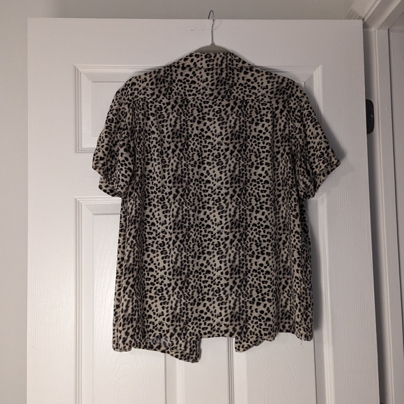 Animal Print Top - Picture 9 of 10